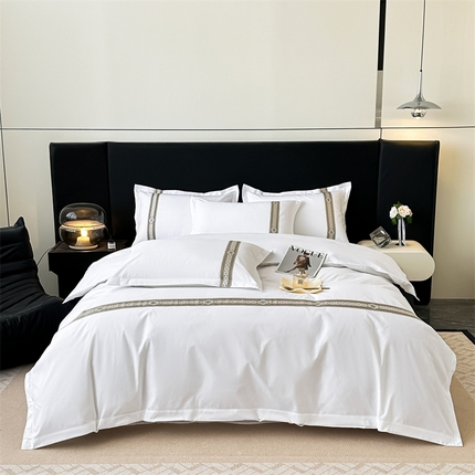 Broderet hotel sengetøj elegant blød luksus